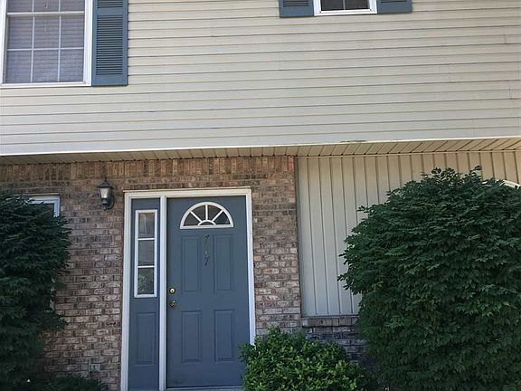 2nd image of 777 E Sherwood Hills Dr