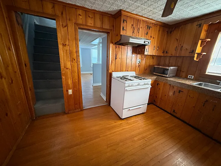 23 Bowers St #1 — Photo 9