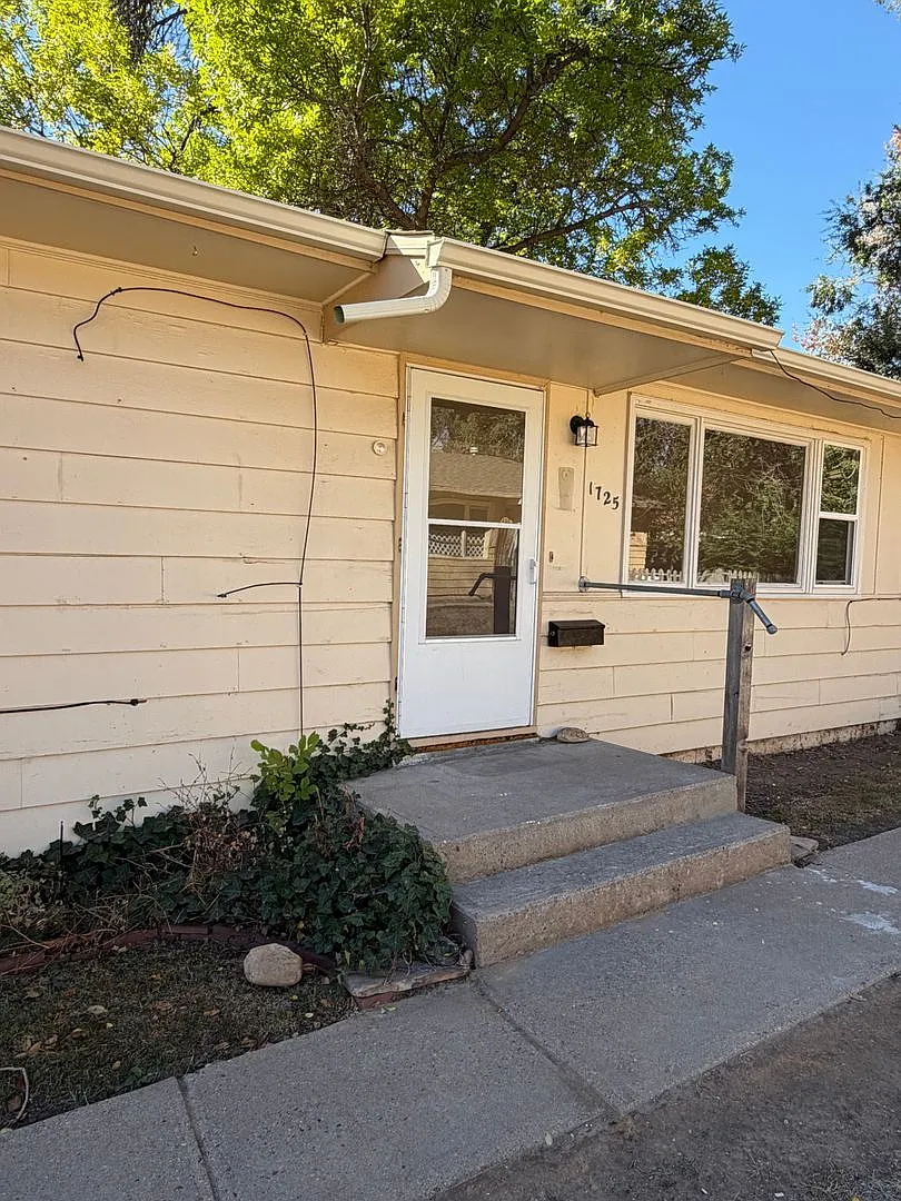 1725-1727 Morningside Dr — Photo 2