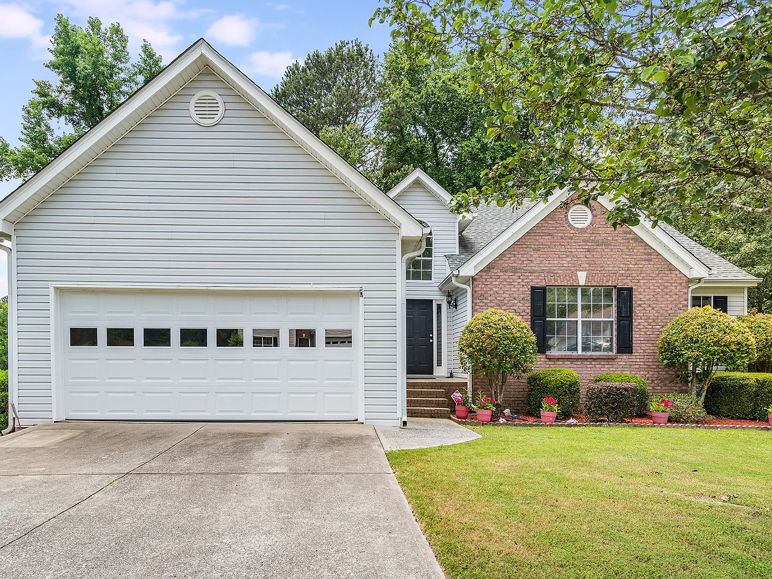 7 bed, 3212 sqft, $4,400 — Photo 1