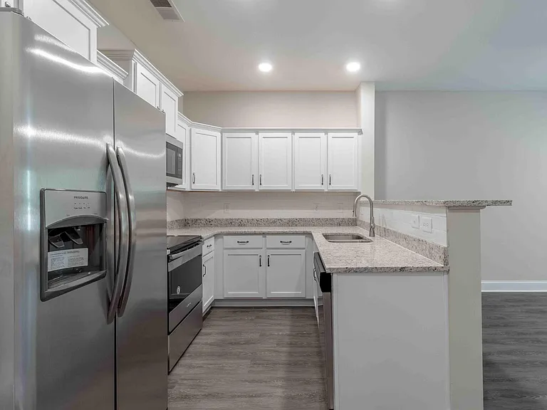 230 Smithson Ln — Photo 3