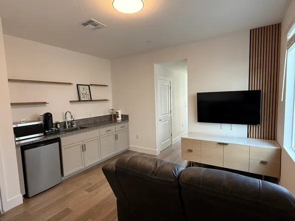 7056 Carbone Dr, Roseville, CA 95747