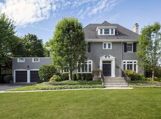 328 Leicester Rd, Kenilworth, IL 60043