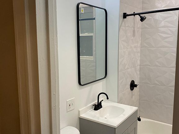 4th image of 3968 N Elston Ave #2