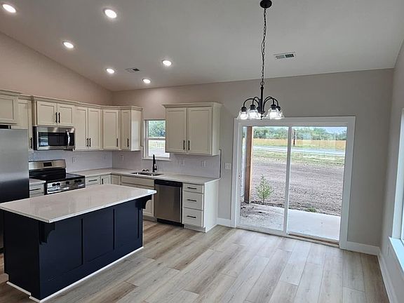 4th image of 1630 Midway Ct