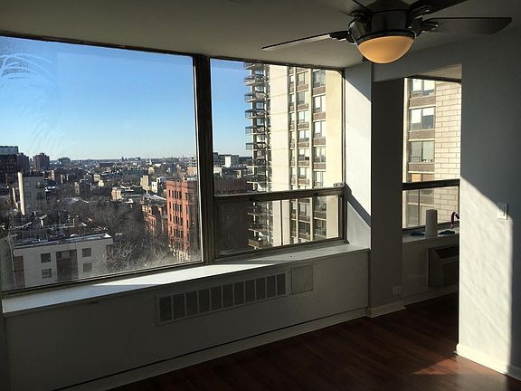 5th image of 1456 N Sandburg Ter #1107B