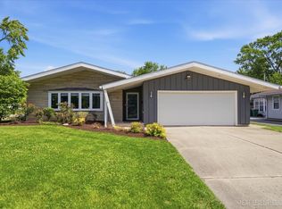 1002 Holly Ct, Lockport, IL 60441