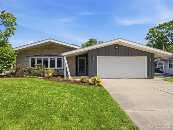 1002 Holly Ct, Lockport, IL 60441