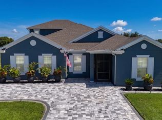 17649 Live Oak Dr, Tavares, FL 32778