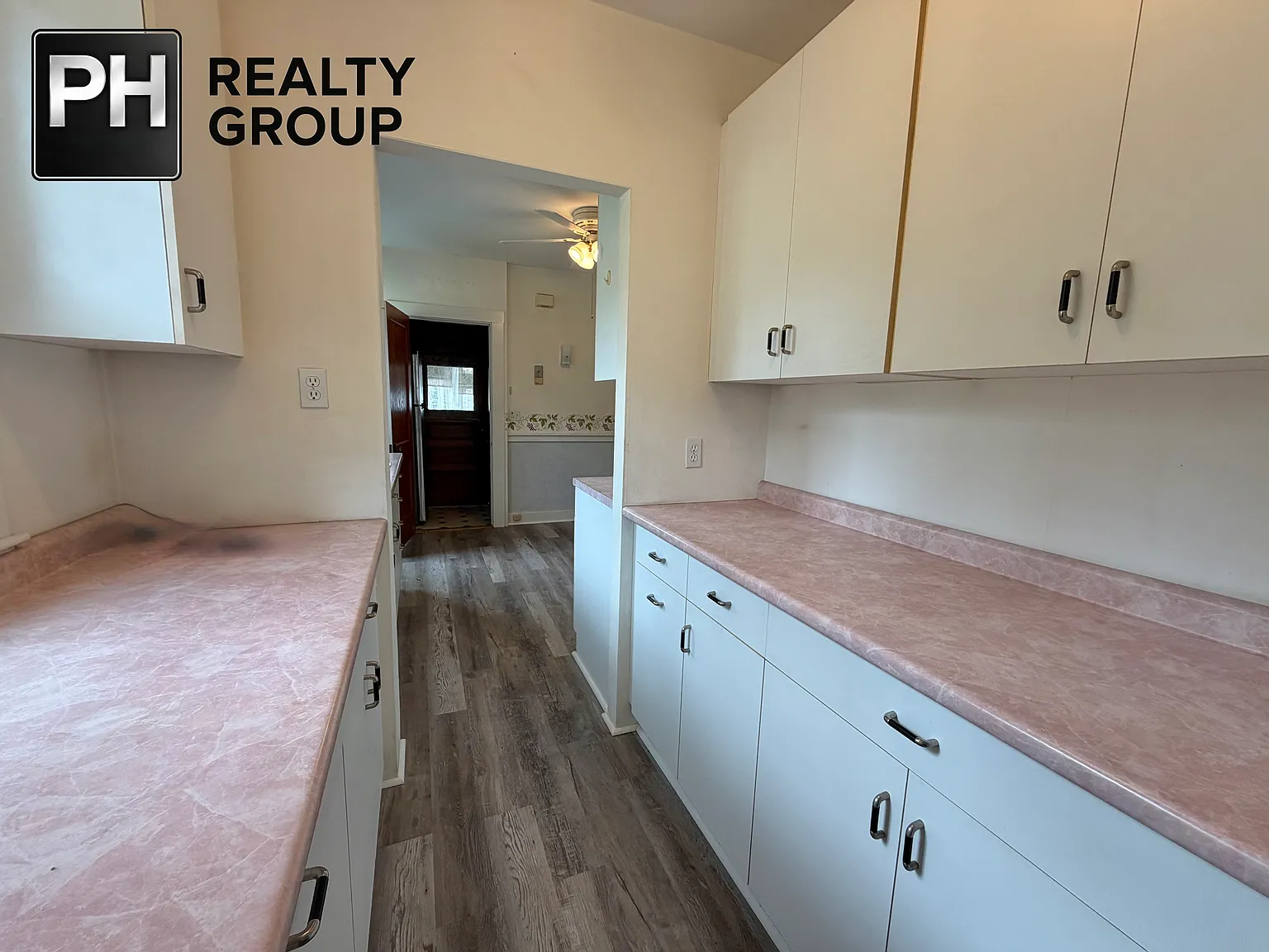 3 bed, 1300 sqft, $3,000 — Photo 4