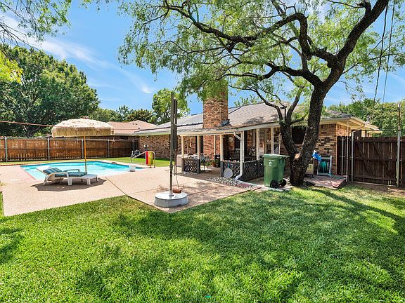 2401AvonhillDr-4.jpg