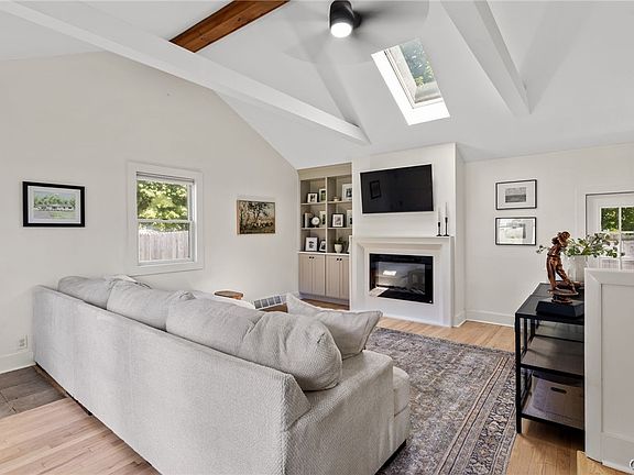 5th image of 313 Forsythe St