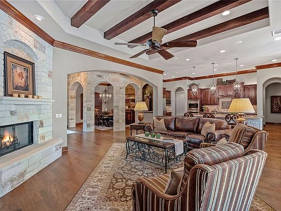 3rd image of 500 W Majestic Oak Ln