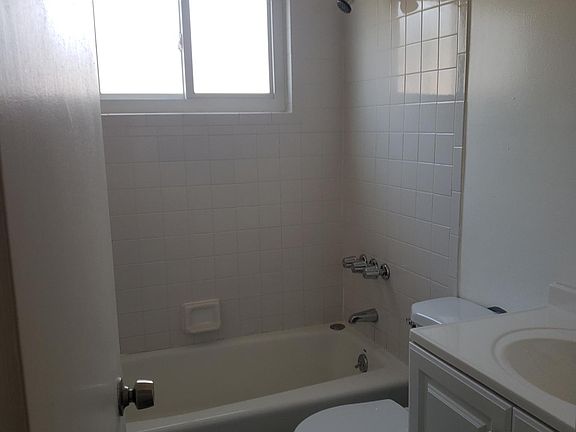 3rd image of 430 Jefferson Ave #430