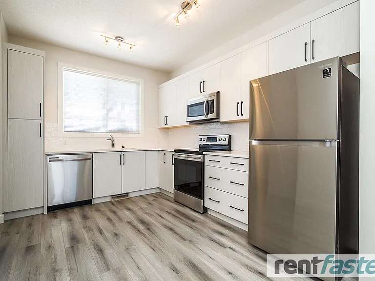 600 Bellerose Dr — Photo 40