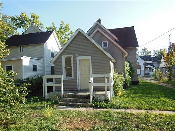 3rd image of 829 Franklin St SE