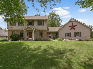 10576 Hunters Creek Dr, Zeeland, MI 49464