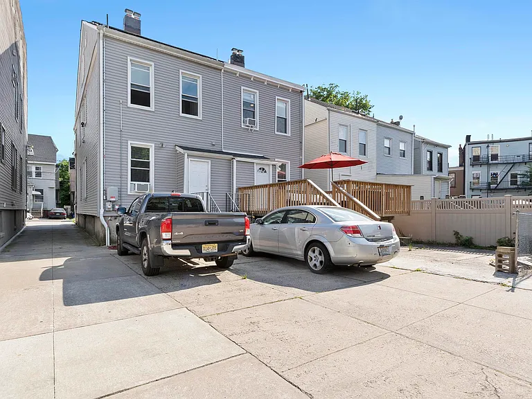18 Howard Pl #1 — Photo 28