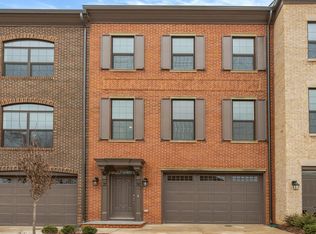 4323 Fountainview Dr, Fairfax, VA 22033