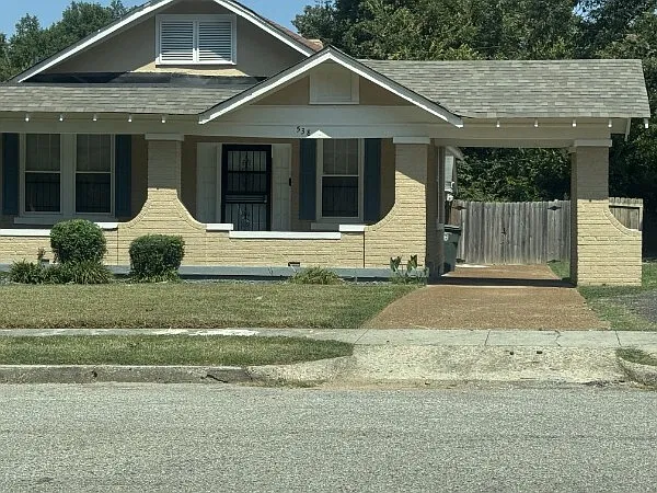 3 bed, 1300 sqft, $1,200 — Photo 1