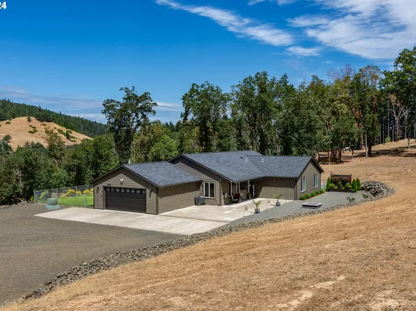 1213 Colonial Rd, Roseburg, OR 97471