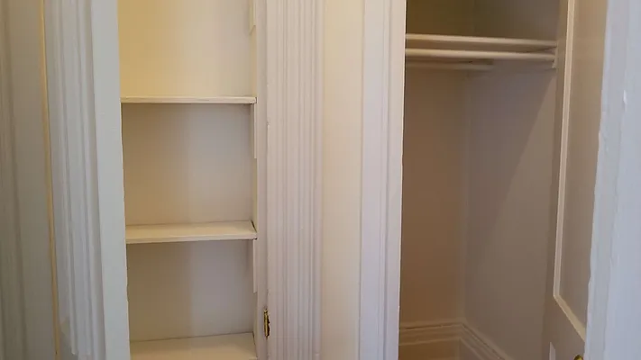 Rented by Realty Queens LLC | media 9