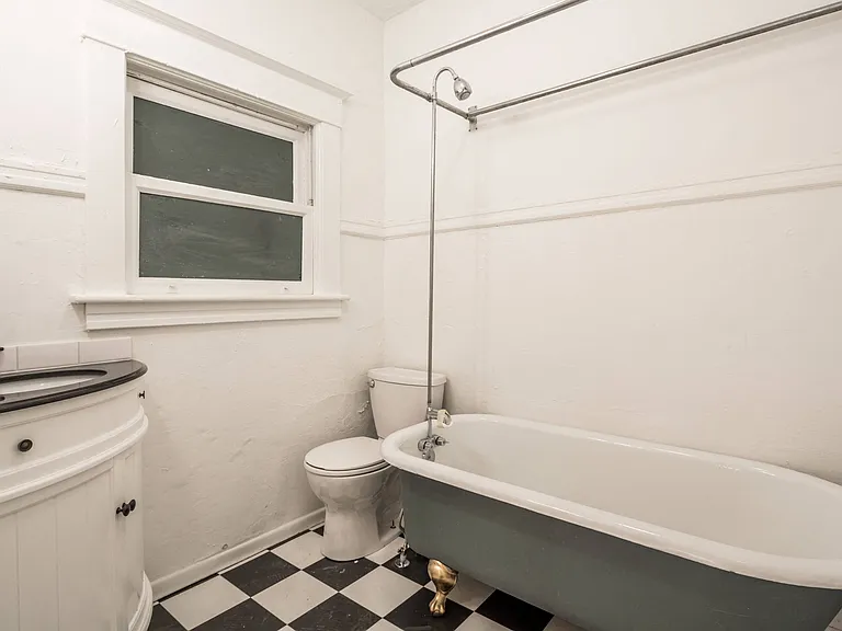 Midtown West Apartments — Photo 8