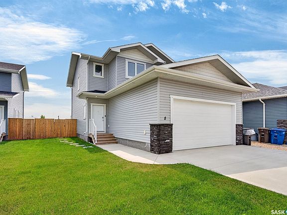 3rd image of 8 Aspen Place
