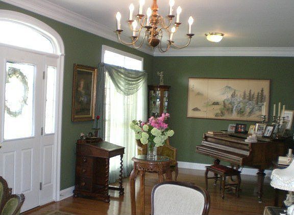 Large Sunfilled Living Room