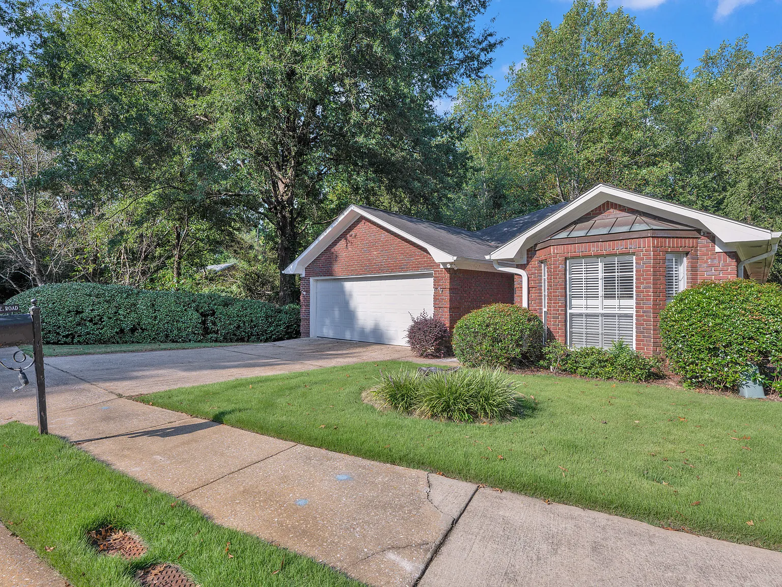 3 bed, 1960 sqft, $2,300 — Photo 4
