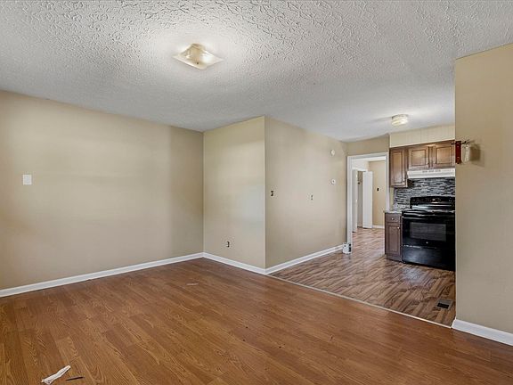 4th image of 511 Glen Lily Rd