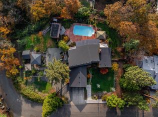 1710 NE Sunset Ln, Grants Pass, OR 97526