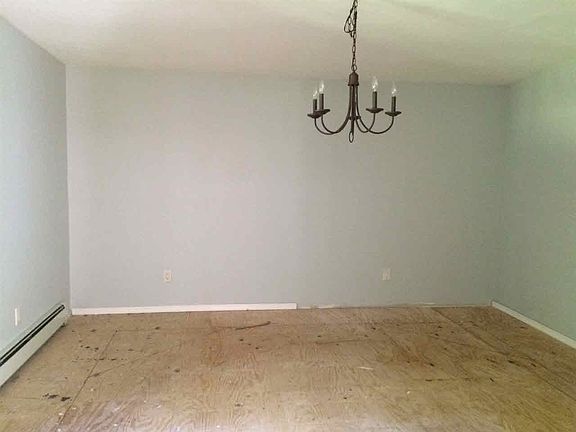 4th image of 20 Nancy Dr