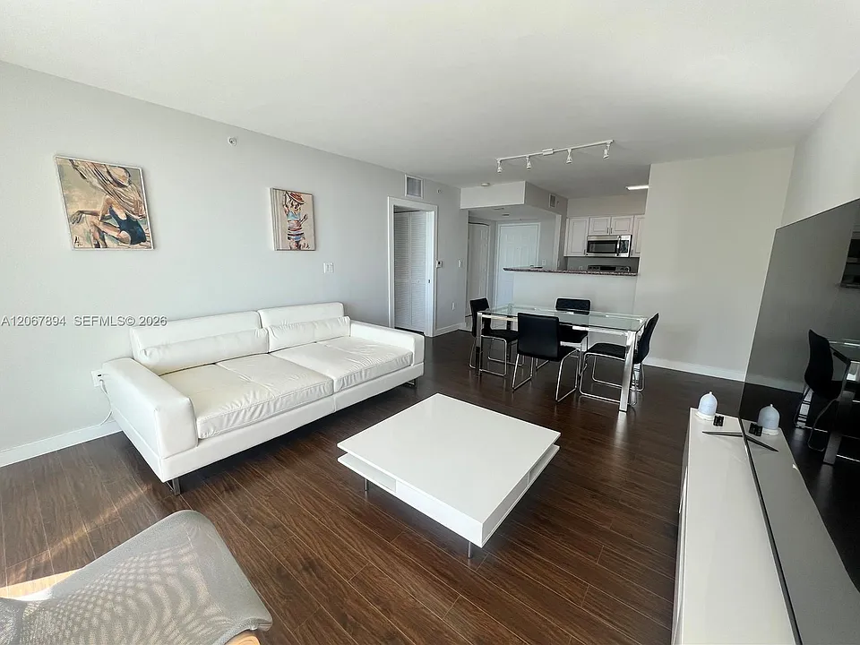 1155 Brickell Bay Dr #1607