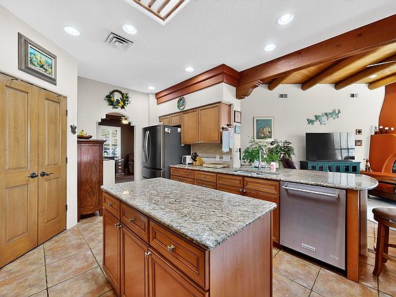 5th image of 2524 Griegos Pl NW