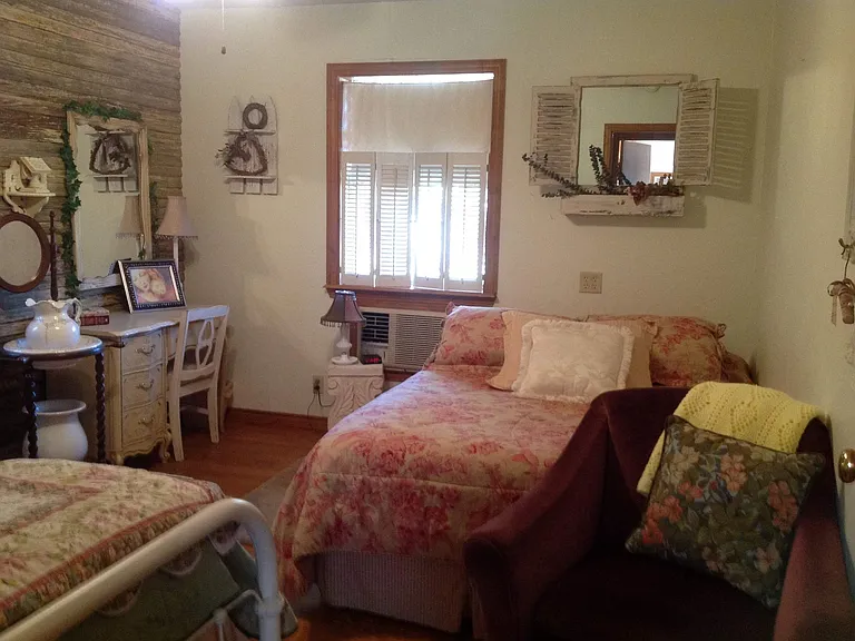 22067 FM 16 W #B — Photo 21