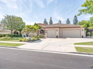 10705 Gainsborough Ct, Bakersfield, CA 93312
