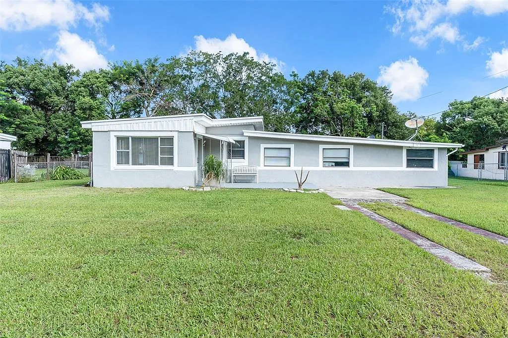 3 bed, 2.0 bath, 1313 sqft, $3,000 — Photo 1