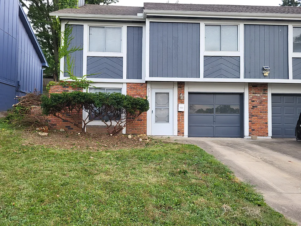 7215 W 56th Ter