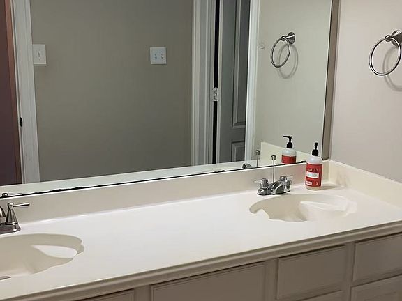 3rd image of 4645 Wales Dr