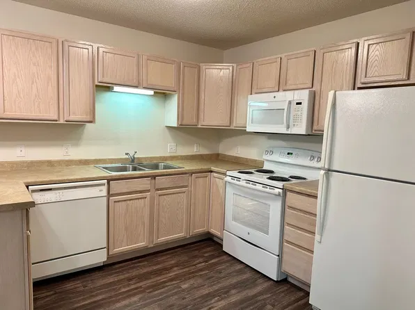 Fairways III, 3515 10th Ave S #206, Moorhead, MN 56560