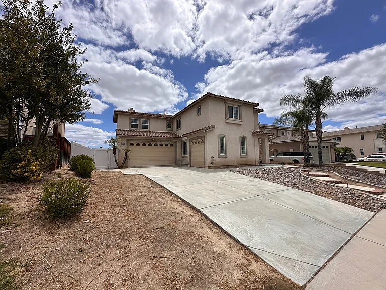 23424 Caliente Springs Ave — Photo 2