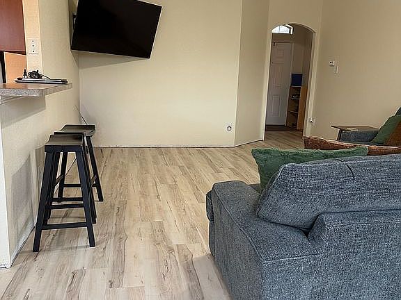 5th image of 420 Stirling Rd