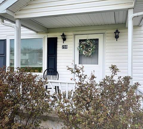 5th image of 210 Williams Ave