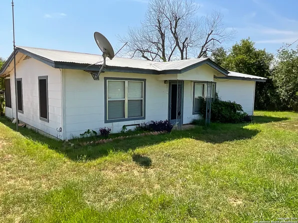 177 COUNTY ROAD 779, Devine, TX 78016