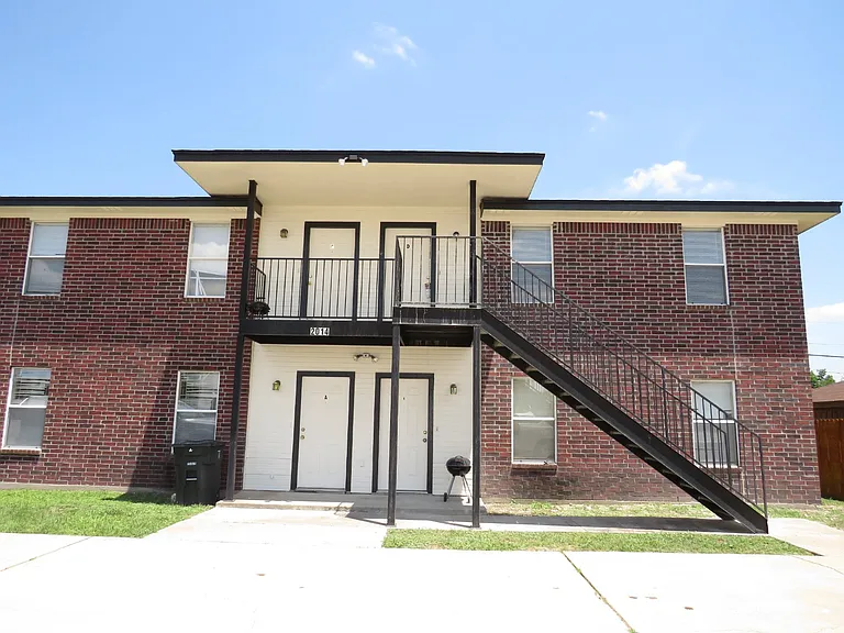 2014 Cedarhill Dr #D — Photo 1