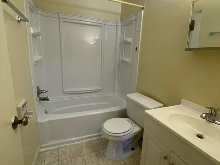 605 Holbrook Ave — Photo 6