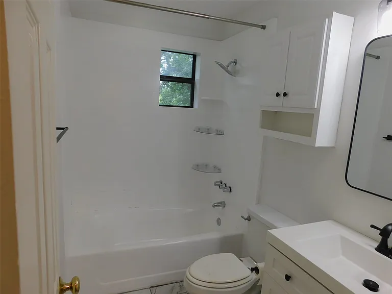 4906 N Hall St — Photo 10