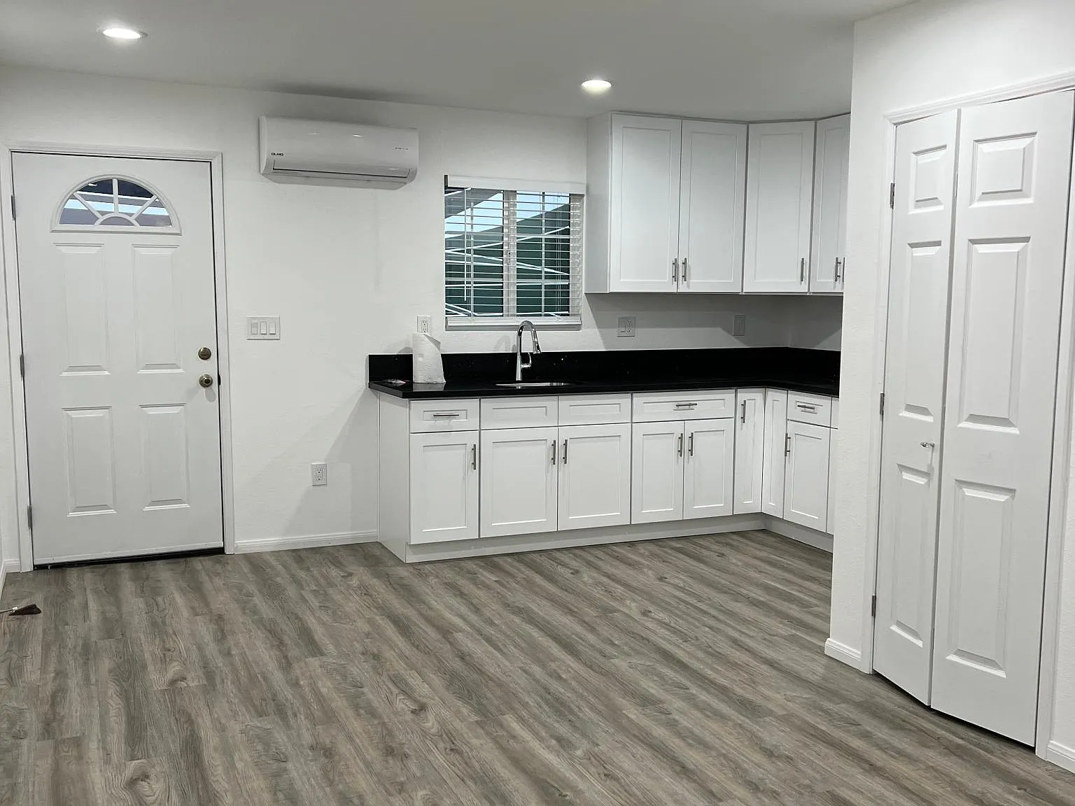 Studio, 450 sqft, $2,200 — Photo 2