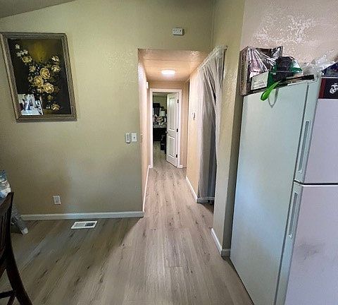 5th image of 9513 Stanford Ave